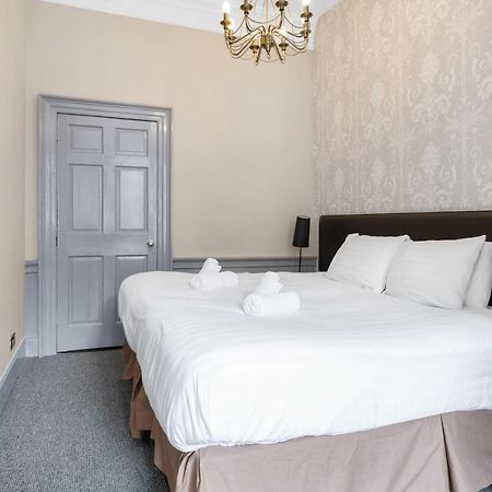 Unique 2 Bedroom Castle Suite Apartment - Near Edinburgh Castle & Royal Mile ภายนอก รูปภาพ