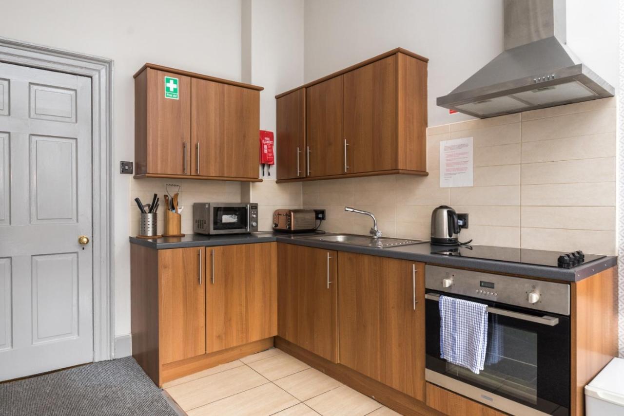 Unique 2 Bedroom Castle Suite Apartment - Near Edinburgh Castle & Royal Mile ภายนอก รูปภาพ