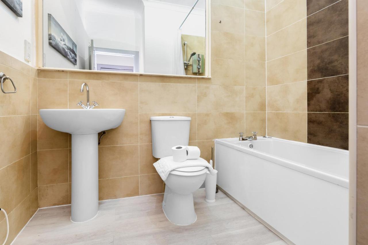 Unique 2 Bedroom Castle Suite Apartment - Near Edinburgh Castle & Royal Mile ภายนอก รูปภาพ