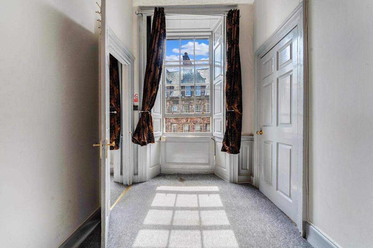 Unique 2 Bedroom Castle Suite Apartment - Near Edinburgh Castle & Royal Mile ภายนอก รูปภาพ