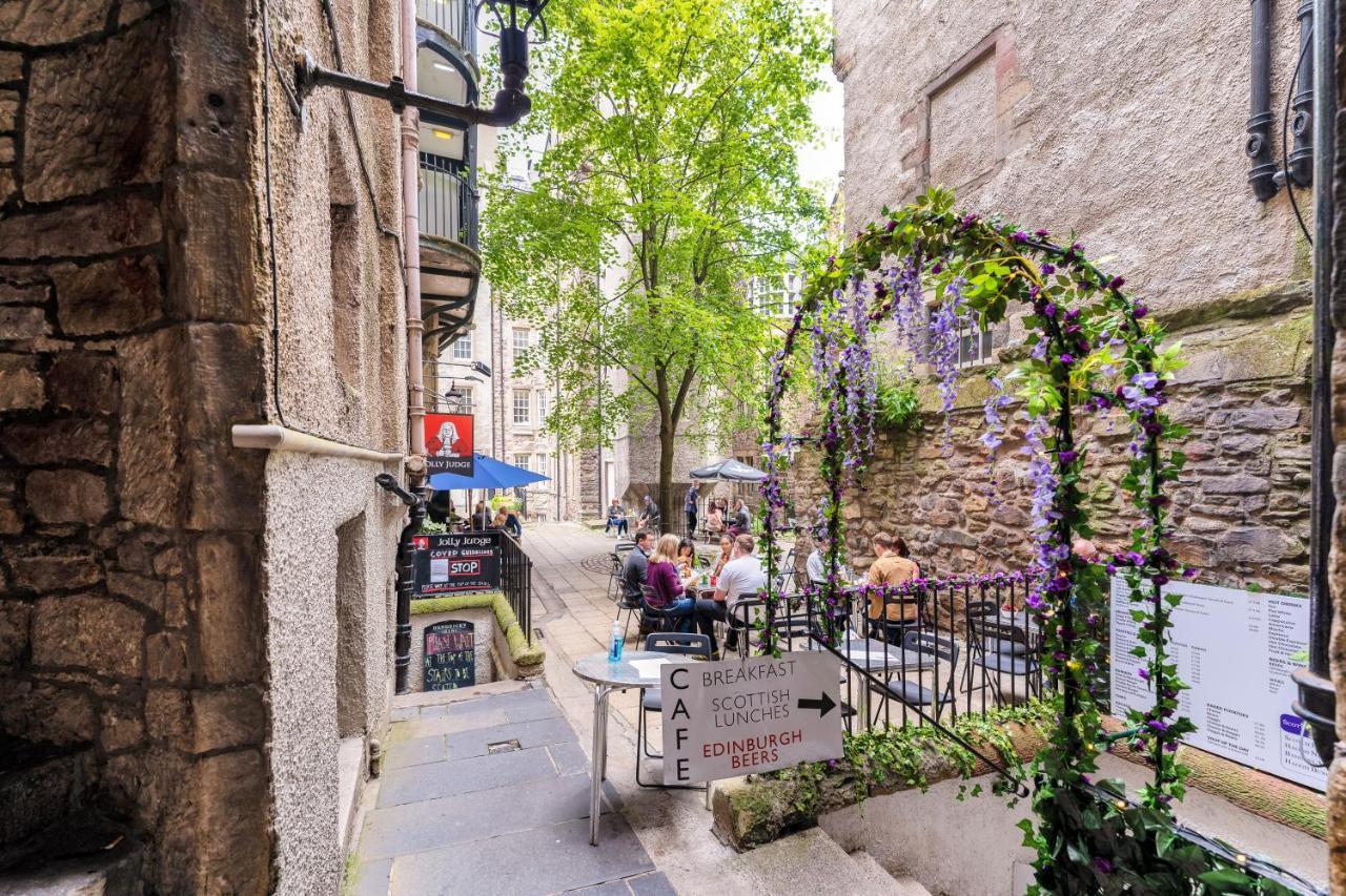 Unique 2 Bedroom Castle Suite Apartment - Near Edinburgh Castle & Royal Mile ภายนอก รูปภาพ