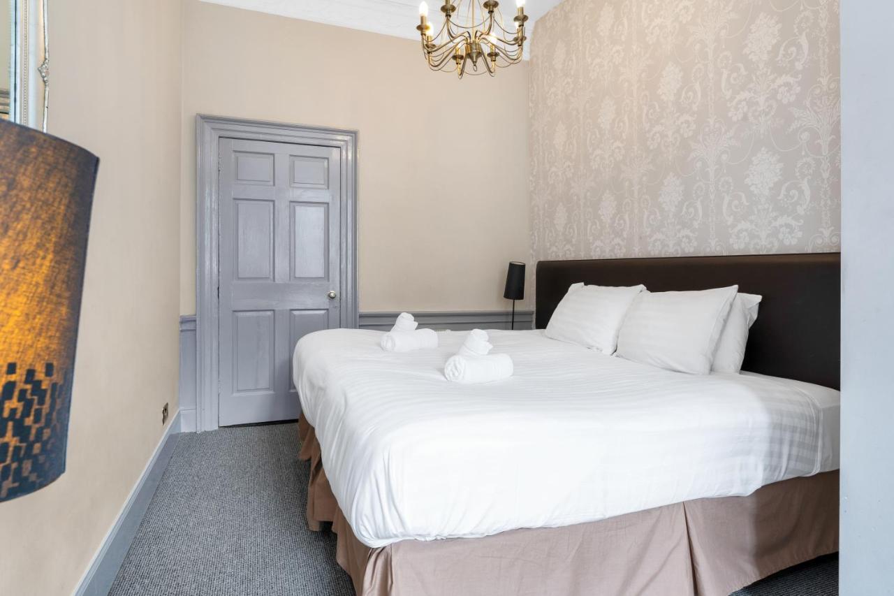 Unique 2 Bedroom Castle Suite Apartment - Near Edinburgh Castle & Royal Mile ภายนอก รูปภาพ