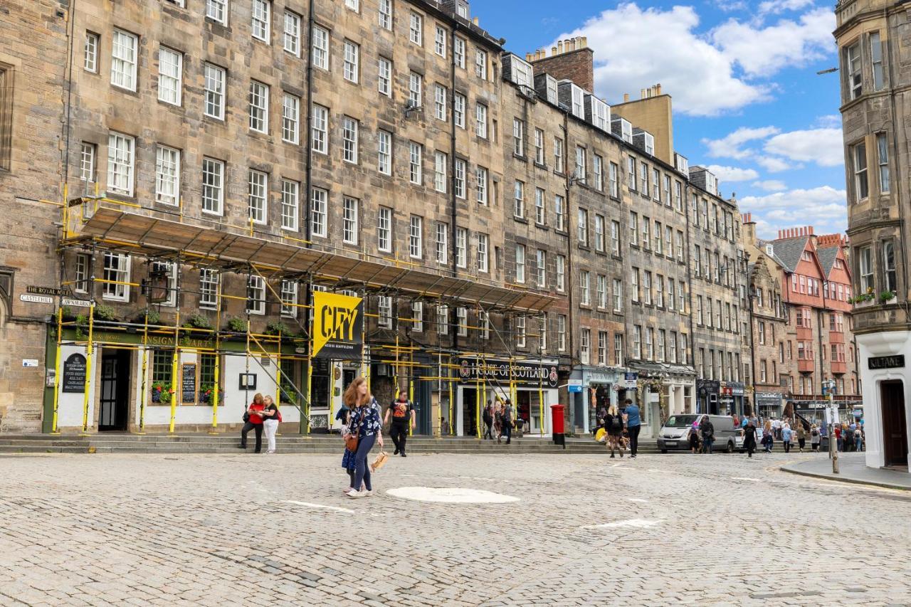Unique 2 Bedroom Castle Suite Apartment - Near Edinburgh Castle & Royal Mile ภายนอก รูปภาพ