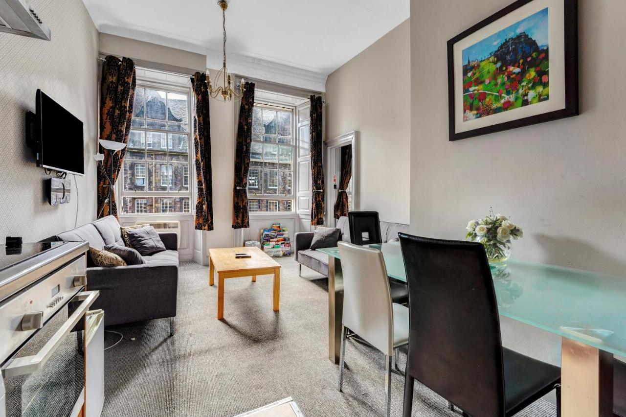 Unique 2 Bedroom Castle Suite Apartment - Near Edinburgh Castle & Royal Mile ภายนอก รูปภาพ